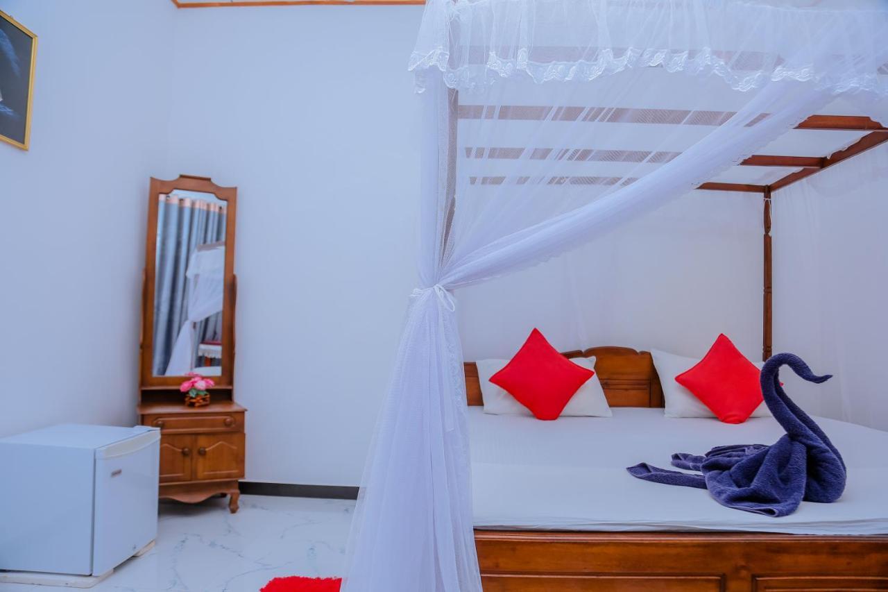 Bed and Breakfast Sajana Ocean Hill à Mirissa Extérieur photo