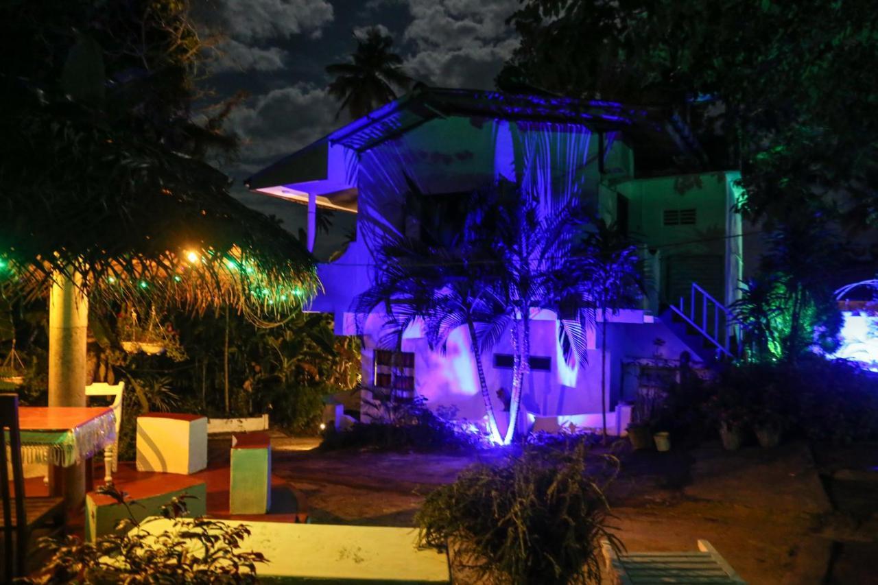 Bed and Breakfast Sajana Ocean Hill à Mirissa Extérieur photo