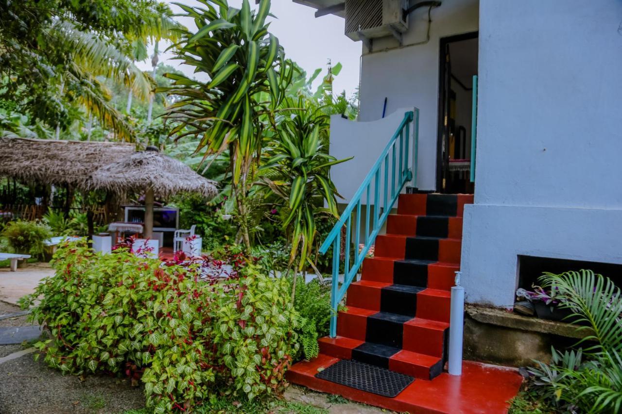 Bed and Breakfast Sajana Ocean Hill à Mirissa Extérieur photo