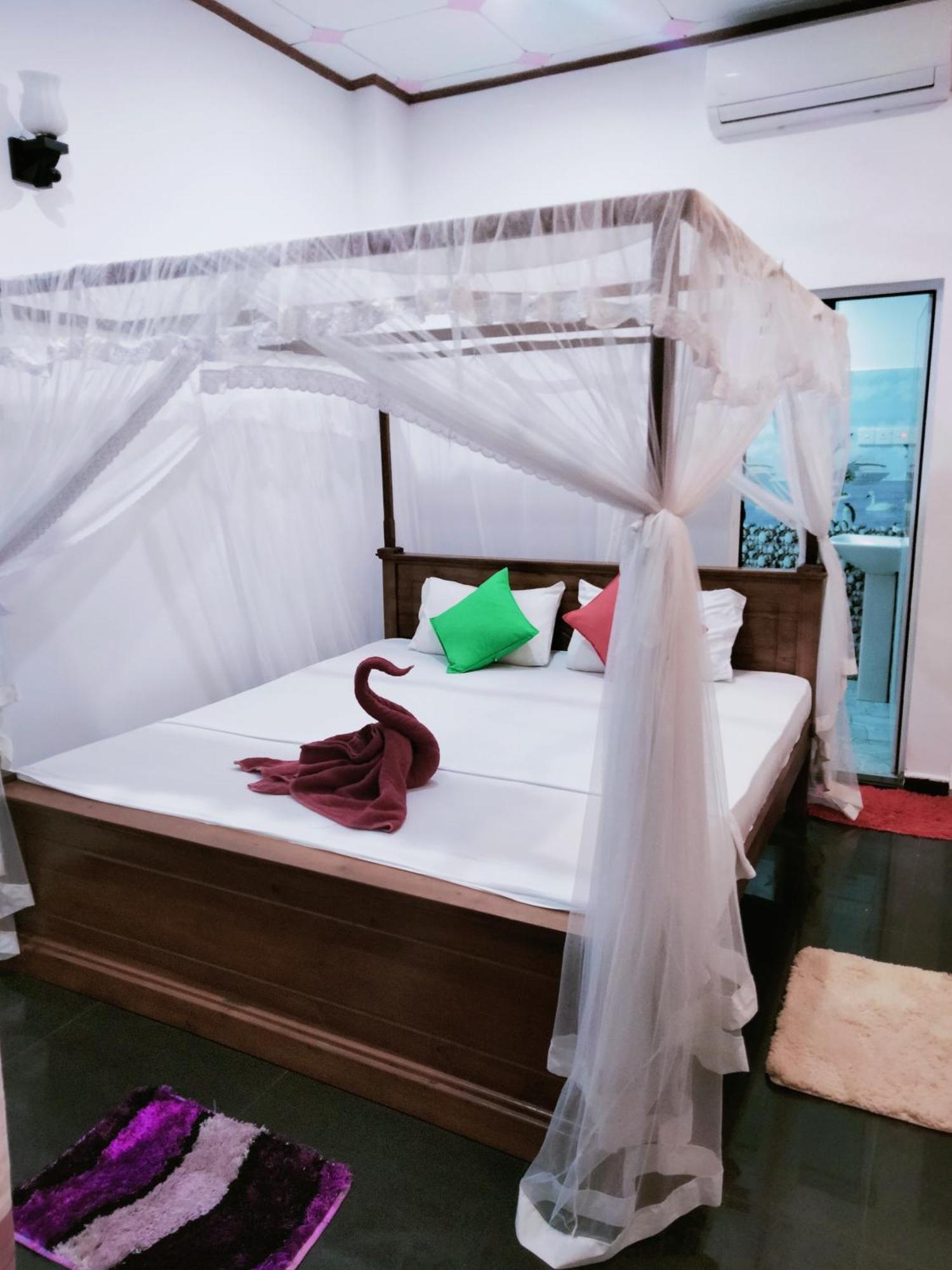 Bed and Breakfast Sajana Ocean Hill à Mirissa Chambre photo