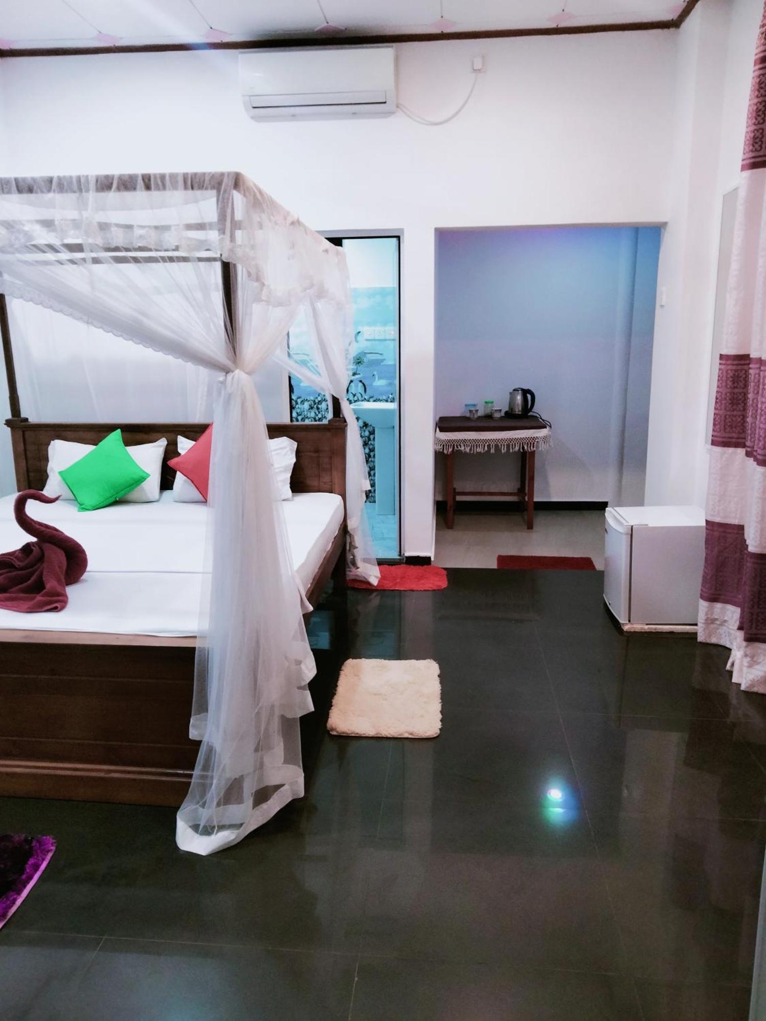 Bed and Breakfast Sajana Ocean Hill à Mirissa Chambre photo