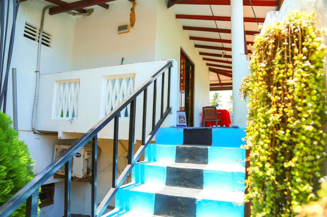 Bed and Breakfast Sajana Ocean Hill à Mirissa Extérieur photo
